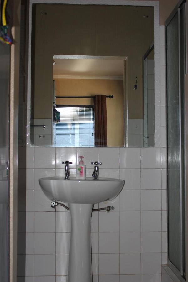 25 On Fitzpatrick Apartment Parow Exterior foto