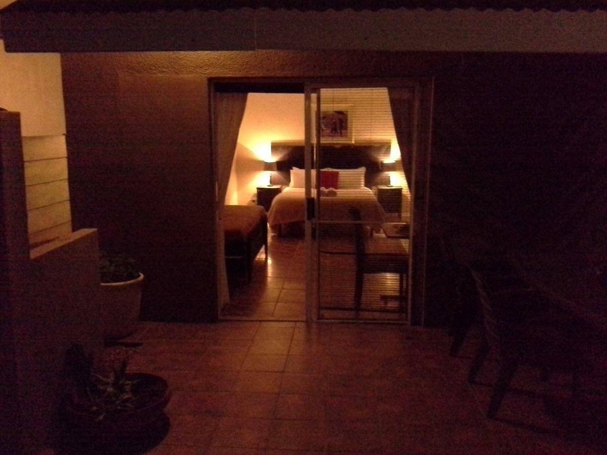 25 On Fitzpatrick Apartment Parow Exterior foto